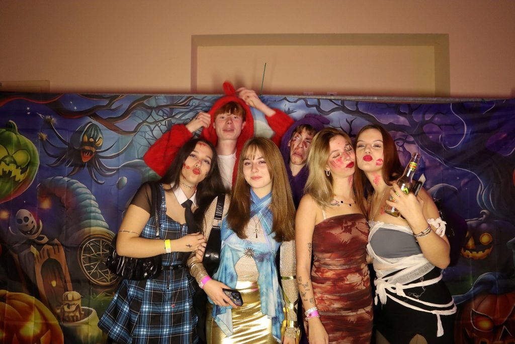 Halloween Volkshaus Meiningen 30.10.2025 – Volkshaus Meiningen – 30.10.2025 – Gäste feiern in der Eventschmiede Meiningen