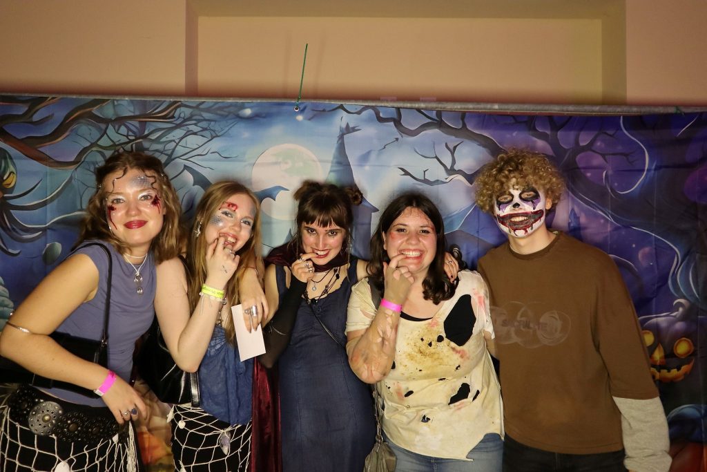 Halloween Volkshaus Meiningen 30.10.2025 – Volkshaus Meiningen – 30.10.2025 – Gäste feiern in der Eventschmiede Meiningen