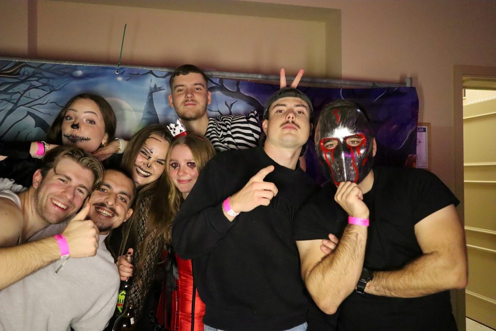 Halloween Volkshaus Meiningen 30.10.2025 – Volkshaus Meiningen – 30.10.2025 – Gäste feiern in der Eventschmiede Meiningen